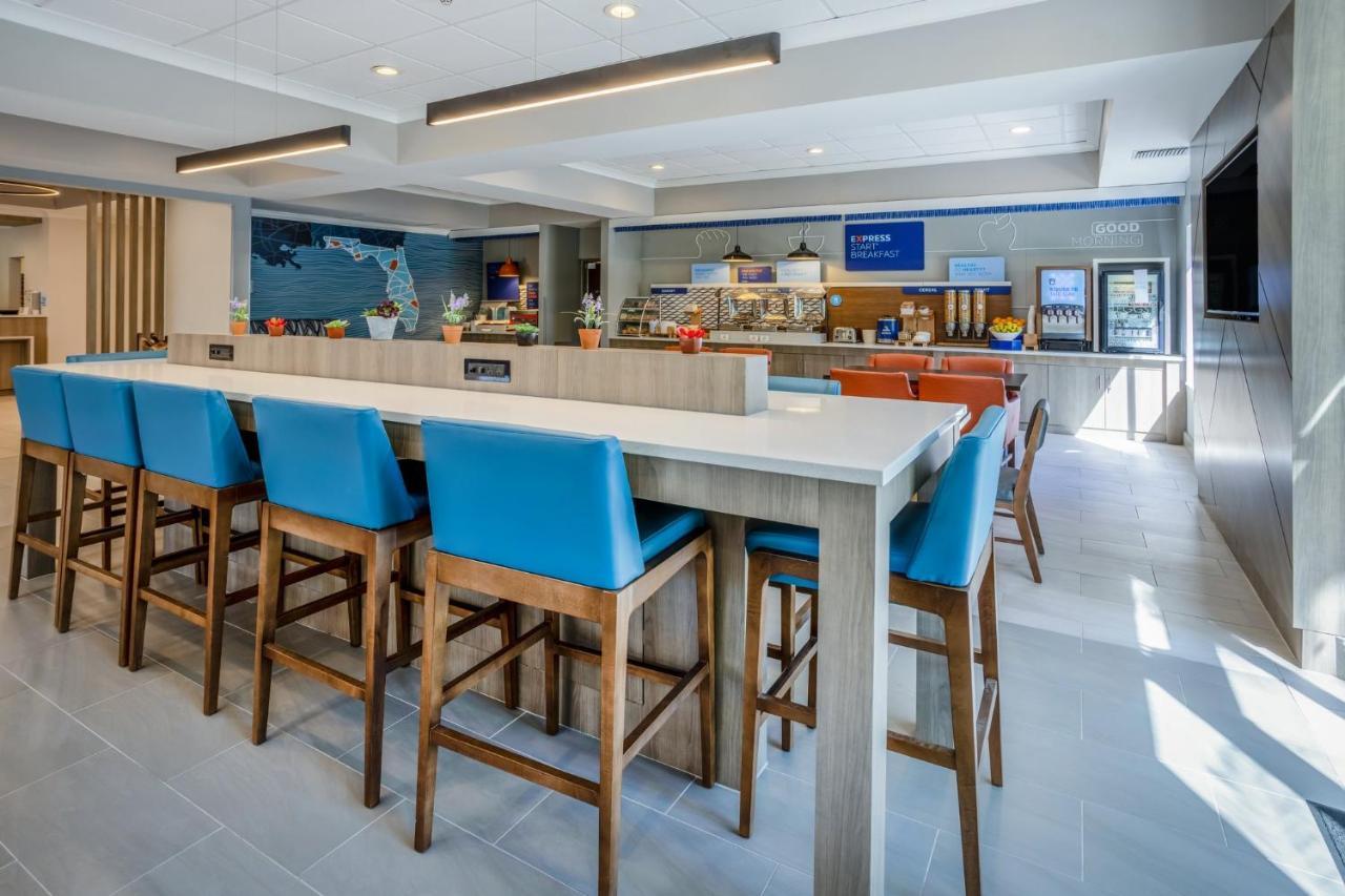 Holiday Inn Express And Suites Tampa I-75 At Bruce B. Downs By Ihg Luaran gambar