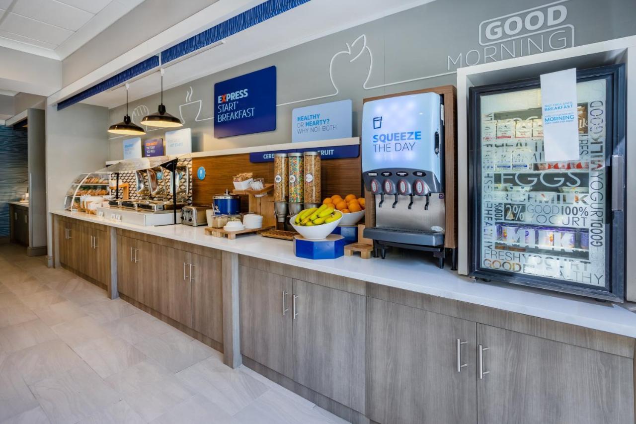 Holiday Inn Express And Suites Tampa I-75 At Bruce B. Downs By Ihg Luaran gambar