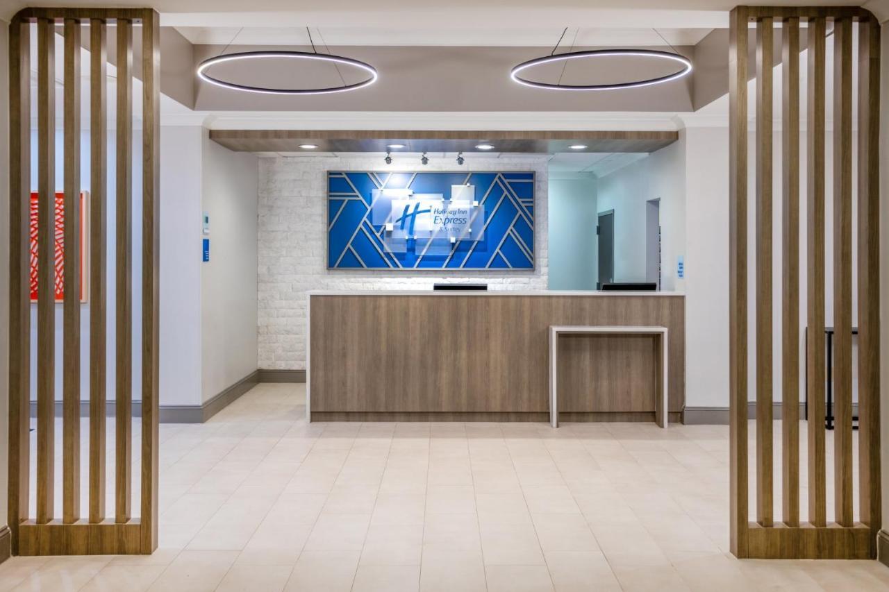 Holiday Inn Express And Suites Tampa I-75 At Bruce B. Downs By Ihg Luaran gambar