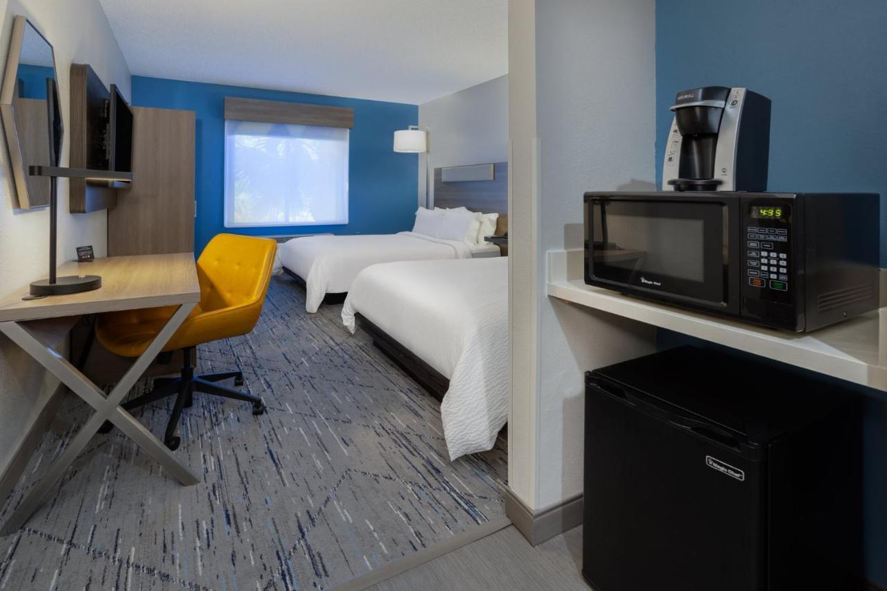 Holiday Inn Express And Suites Tampa I-75 At Bruce B. Downs By Ihg Luaran gambar