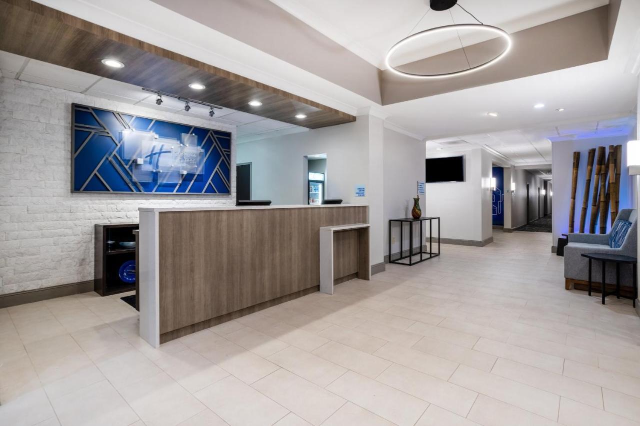 Holiday Inn Express And Suites Tampa I-75 At Bruce B. Downs By Ihg Luaran gambar